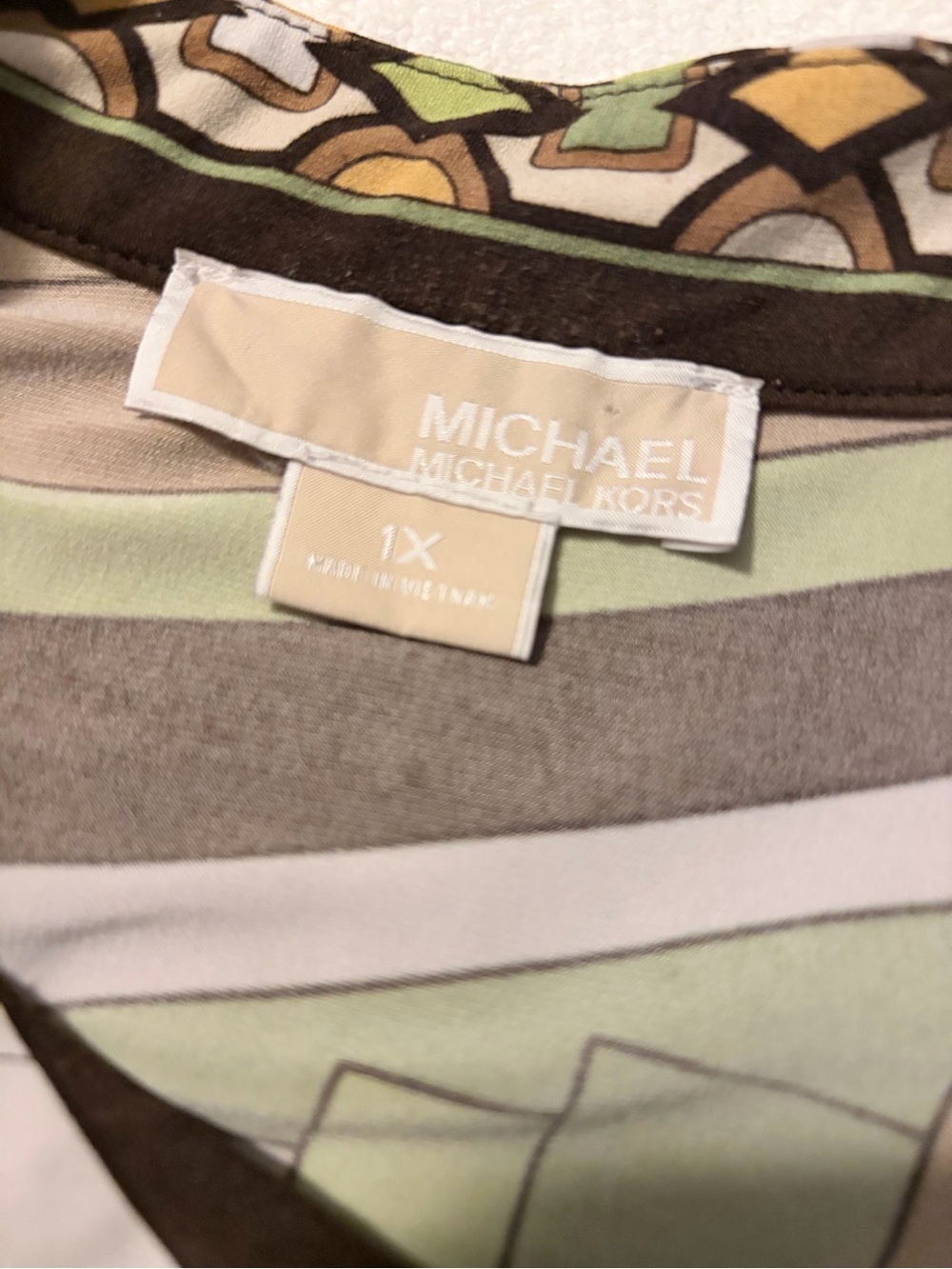 Sleeveless Geometric Print Tunic Top in Green and Brown - Picture 3 of 5